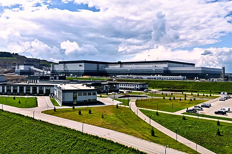 Административно-бытовая зона: проезды, парковки, газоны и пешеходные дорожки