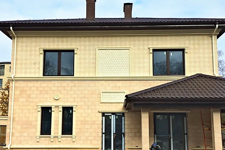 Входная группа с колоннами